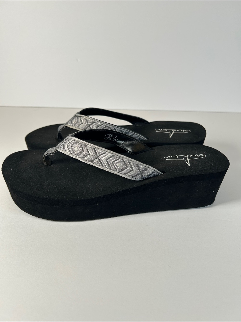 Silver/Gray Wedge Flip-Flop Sandals - Skechers Style - Picture 5 of 7